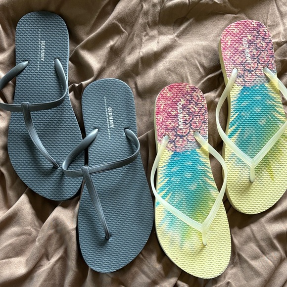 Old Navy Blue and Multicolor Flip Flops - Picture 1 of 1